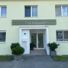 Pension Schmidt, hotel in Podersdorf am See