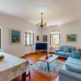 Dream Catcher Villa - Beachfront & Seaview terrace, hotel in Prčanj