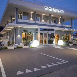 Hotel Kuma، فندق في San Giuseppe