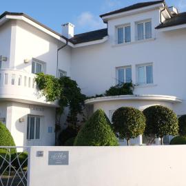 HOTEL LA CASA DE LAS CAMELIAS، فندق في Busto
