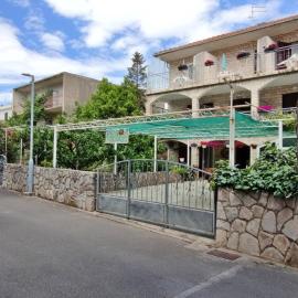 Apartments 1000 Flowers, Hotel in Stari Grad