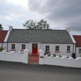 Cecil's Cottage, Ballynary, Buncrana by Wild Atlantic Wanderer, hotel in Buncrana