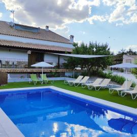 Los Laureles Casa Rural, hotel in Urda