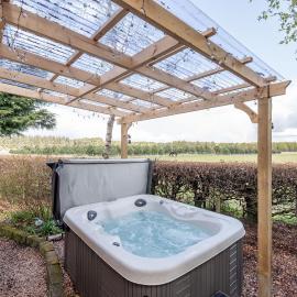 Redlands Country Lodge Apartments with Hot Tubs, hotel in Ladybank