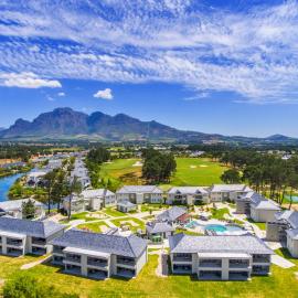 Pearl Valley Hotel، فندق في فرانستشوك