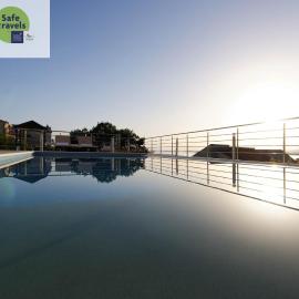 Villa Mermaid - Heated Pool, Sea Views & Beach 120m I Split Riviera, hotel in Podstrana