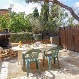 Holiday Home Les Amandines-3 by Interhome, hotel in Gruissan