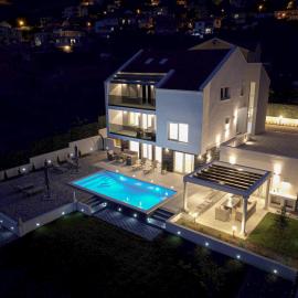 Villa Angelus with heated pool