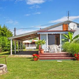 Holiday Home Azzurro by Interhome, hotel in Balatonmáriafürdő