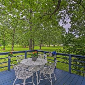 Hot Tub & Deck: Tranquil Home Near Grand Lake, hotel em Grove