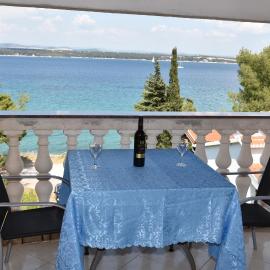 Beachfront - Vali, hotel u gradu Tkon