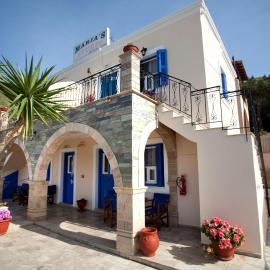 Maria's Studios, hotel a Myrties