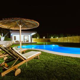 Chania Oasis with heated pool, hotel i Chania
