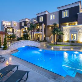 Artdeco Luxury Suites، فندق في Korakiaí
