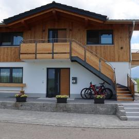 Ferienwohnung Bichelblick: Hopferau şehrinde bir otel