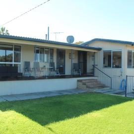 The Beach Shack - OCEAN VIEWS, CLOSE TO THE BEACH