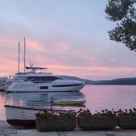 Valun Seaside Apartments