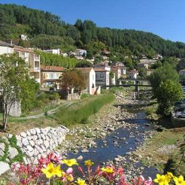 T2 Rez-de-chaussée 40 m2 Vals les bains linge de lit et de toilette non fournis, hotel in Vals-les-Bains