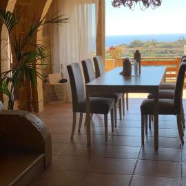 300y/o Farmhouse BLUE LAGOON VIEWS /AC/POOL QALA, hotel em Qala