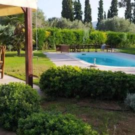 Luxurious 6 bedroom villa with a private pool, hotel Halkídában