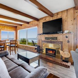 Sea Castle BeachFront Getaway, hotel in Lincoln Beach