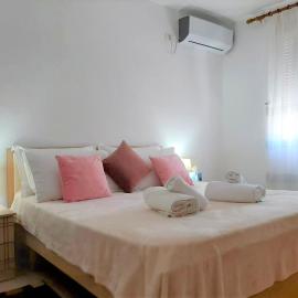Sazani's Place, hotel en Fier