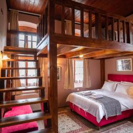 The Old School Boutique Hotel, hotel v mestu Sirako