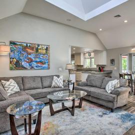All-Seasons Chewelah Home: Fish, Golf & Ski!, hotell sihtkohas Chewelah