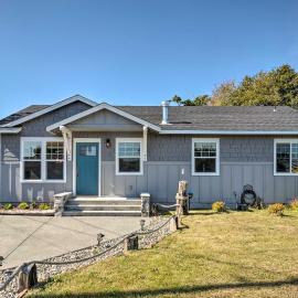 Coastal Getaway by Pebble Beach & Redwoods!, Hotel in Crescent City