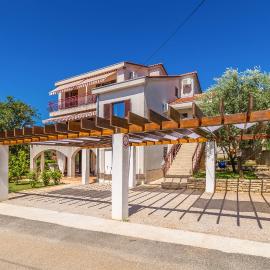 Apartments Balić - Pinezići, Krk, hotel in Pinezici