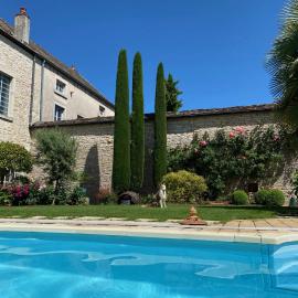 "LE JARDIN" Chambre de charme, piscine à Meursault, хотел в Мерсо