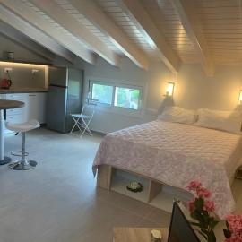 Terpsichore boutique Bright new Sofita studios and appartment, hotel in Dassia