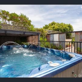 Coastal Country Retreat, Spa, fireplace, pet friendly, FREE WIFI wine & chocolates, Kilarney, 10 minutes to Phillip Island, hotel in Kilcunda
