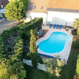 Chambres d hôtes de la Mauguinière, готель у місті Neuillé-le-Lierre