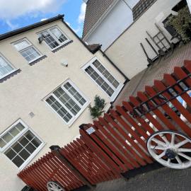 Rain Hill Cottage - Sleeps 4 Parking & Pets Ok