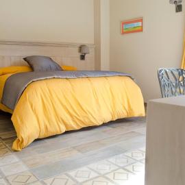 Hostal 1888، فندق في جايرونيلا