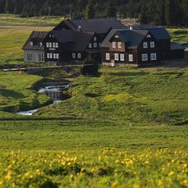 chata Stará Pila - Jizerka, hotel u gradu 'Jizerka'