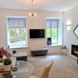 2 Bed Woodland Retreat - Garden & Free Parking, hotel in Keighley