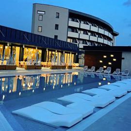 Hotel Aventus, khách sạn ở Baile Felix