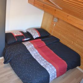 Logement chez l'habitant étage indépendant، فندق في Grône