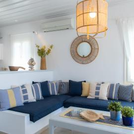 Nefeli guesthouse with outdoor jacuzzi in platys gialos Sifnos, hotel in Platis Gialos