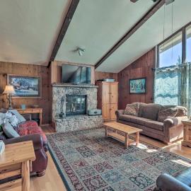 Flagstaff Townhome - Walk to Country Club & Pools!, hotel en Flagstaff