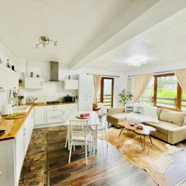 Delux Apartment, hótel í Predeal