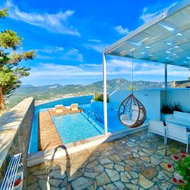 Zeus Throne Suites