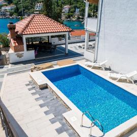 Mata Family Apartments, hotel Molunatban