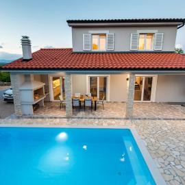VILLA SANDRINA, Hotel in Vrh