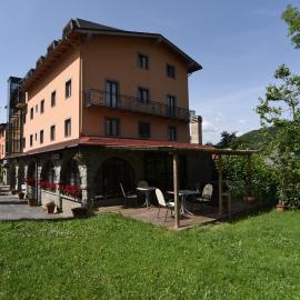 Albergo Bucaneve, hotel i Pievepelago
