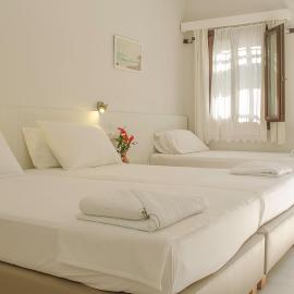 Kalypso Studios & Rooms, viešbutis Paleochoroje