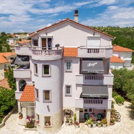 Apartmani Baja โรงแรมในโลปาร์