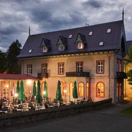 Hotel Mezní Louka, hótel í Hřensko